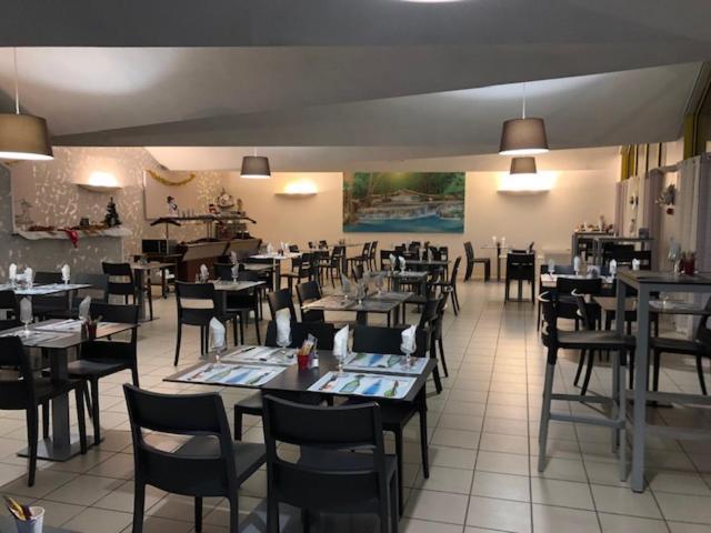 Logis Hotel Le Clos Saint Loup Bram ภายนอก รูปภาพ